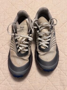 Normal Tomir running shoes